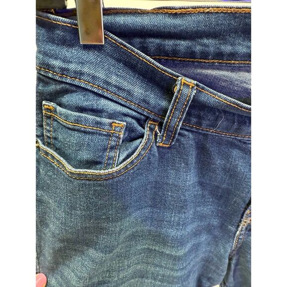 Old Navy	curvy bermuda short - medium dark wash - Picture 3 of 6